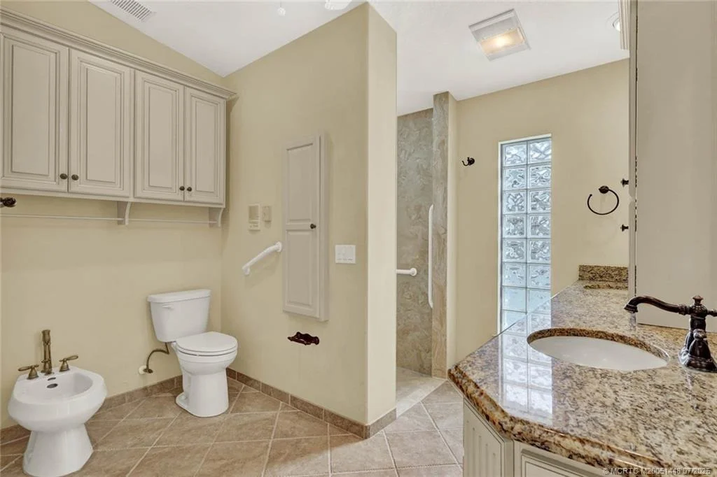 Photo of 1109 Nettles Boulevard