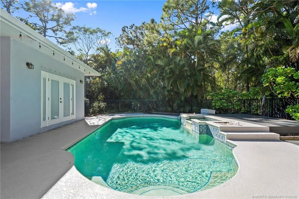 Photo of 449 SE Southwood Trail