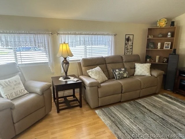 Photo of 988 Nettles Boulevard