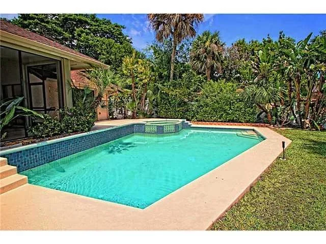 Photo of 176 S River Road