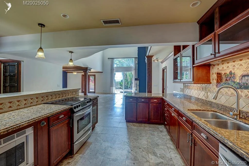 Photo of 228 SE Oriole Avenue