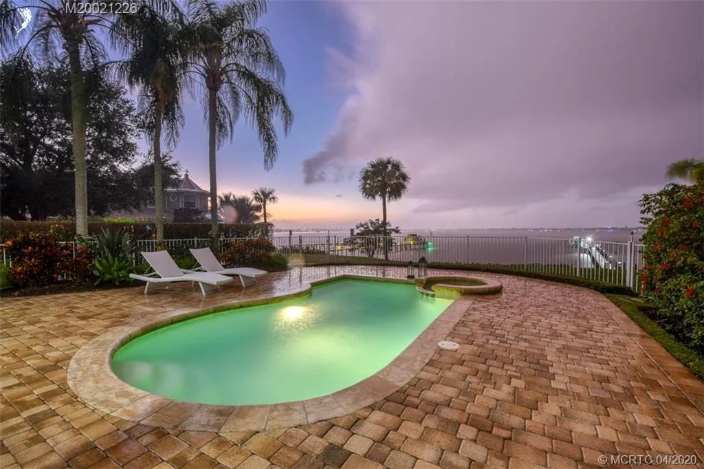 Photo of 1401 SE Riverside Drive