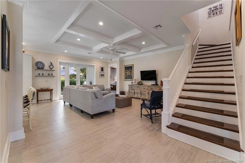 Photo of 1002 SE Riverside Drive