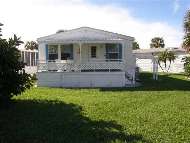 Photo of 2128 Nettles Blvd Boulevard