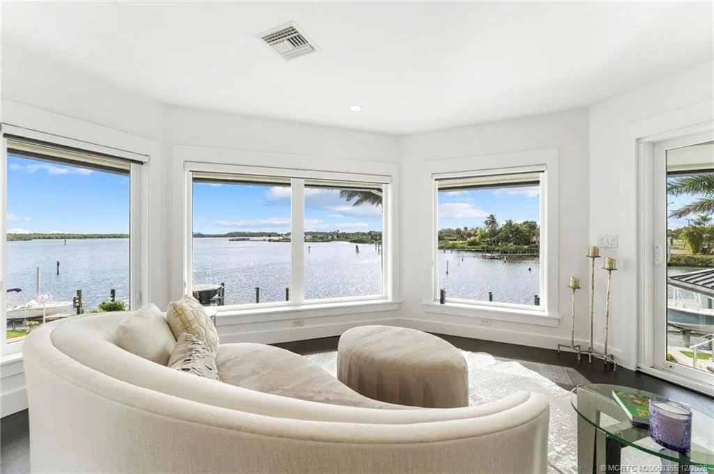 Photo of 6026 SE Horseshoe Point Road
