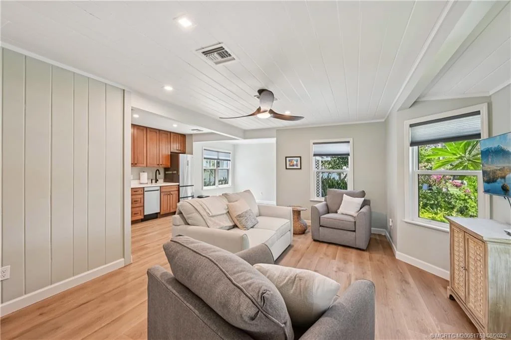 Photo of 200 SE Pelican Drive