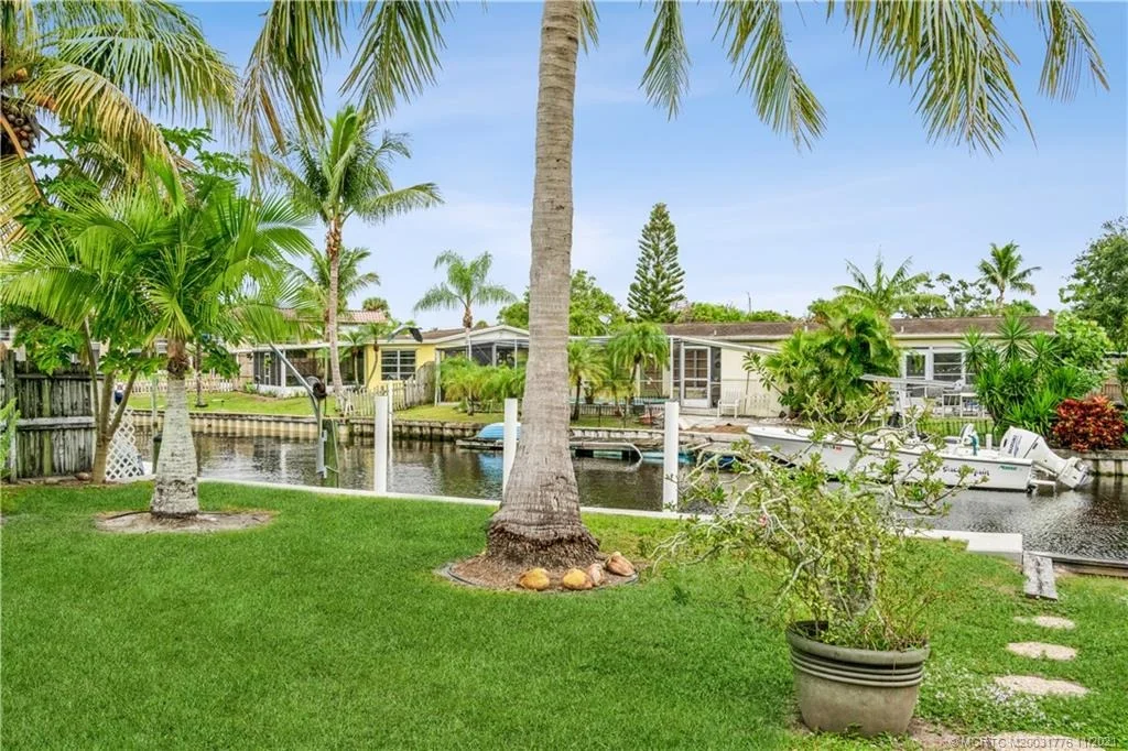 Photo of 123 SW Hideaway Place