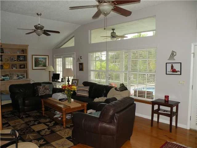 Photo of 1400 NW Lakeside Trail