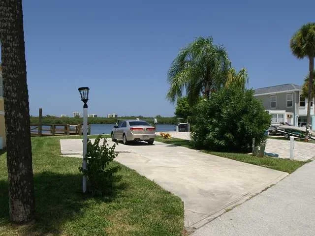 Photo of 377 NETTLES Boulevard