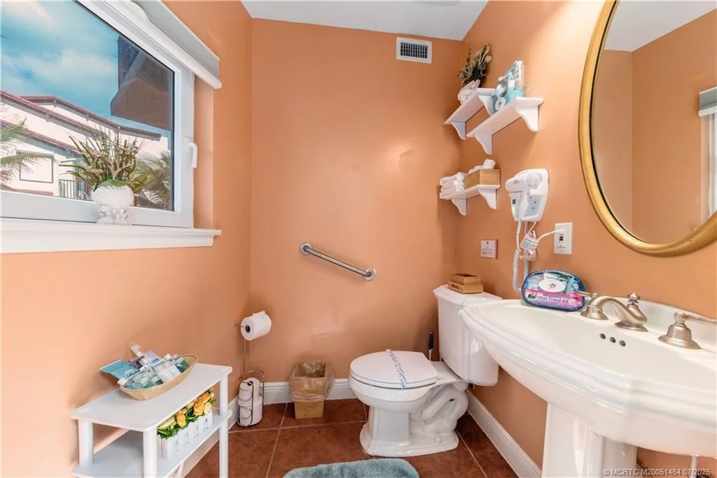Photo of 4643 NE Ocean Boulevard