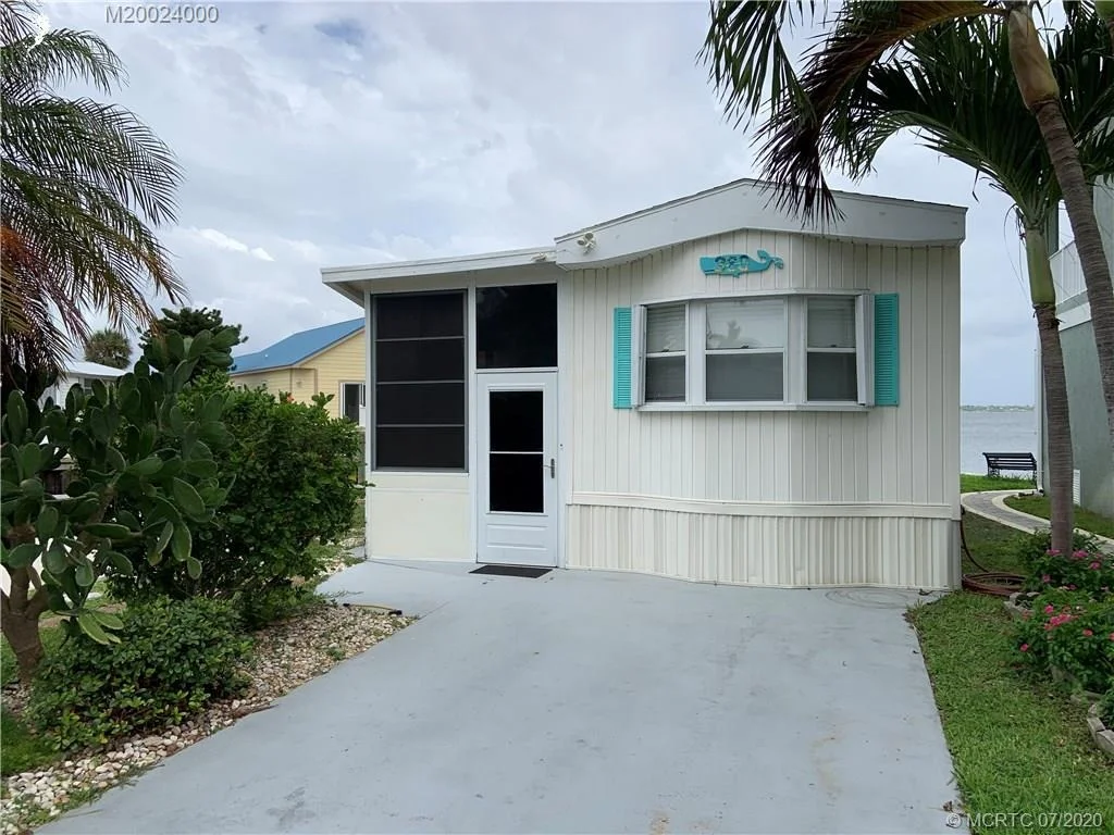 Photo of 360 Nettles Boulevard
