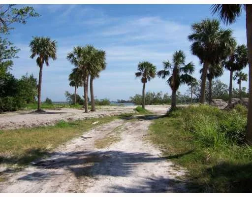 Photo of 110 S SEWALLS POINT Road