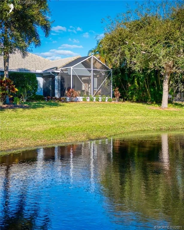 Photo of 840 NW Red Pine Way