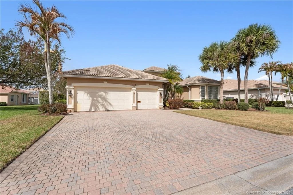 Photo of 758 SW Blue Stem Way