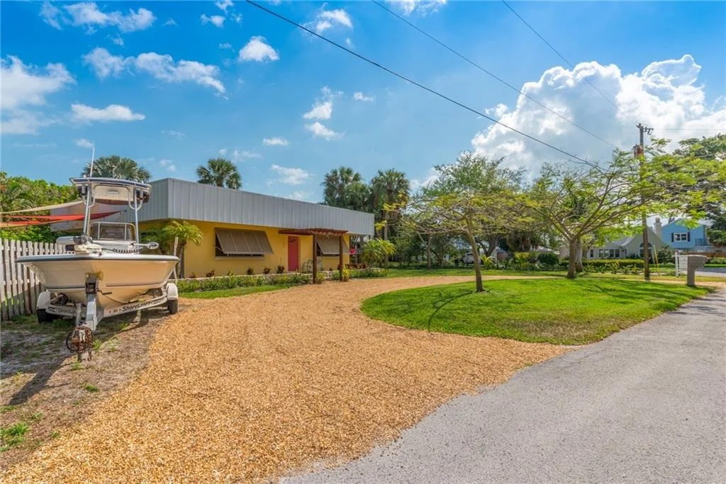 Photo of 323 SE Egret Place