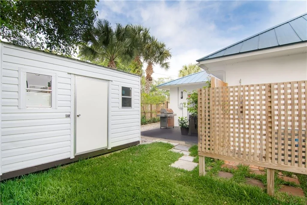 Photo of 309 SE Pelican Drive