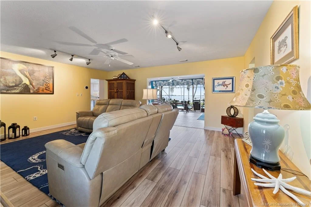 Photo of 711 NW Sunset Drive