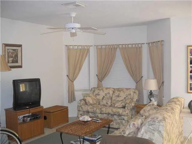Photo of 74 Nettles Boulevard