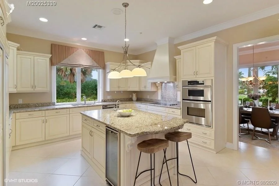 Photo of 6901 SE Harbor Circle
