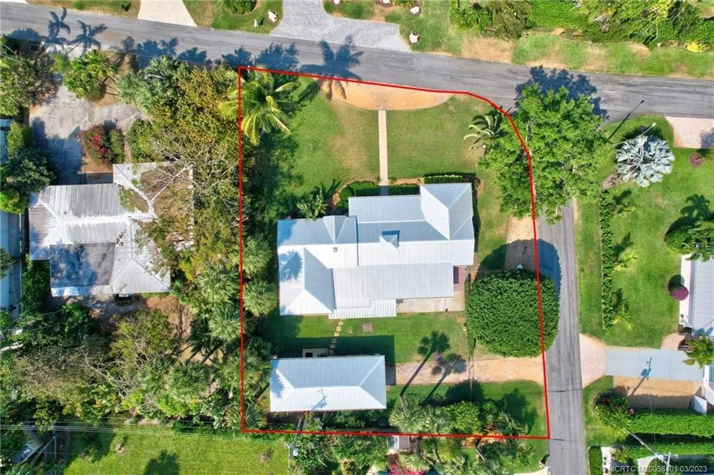 Photo of 834 SE Riverside Drive