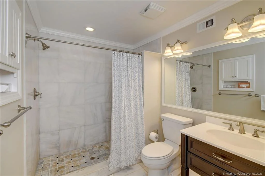 Photo of 834 SE Riverside Drive