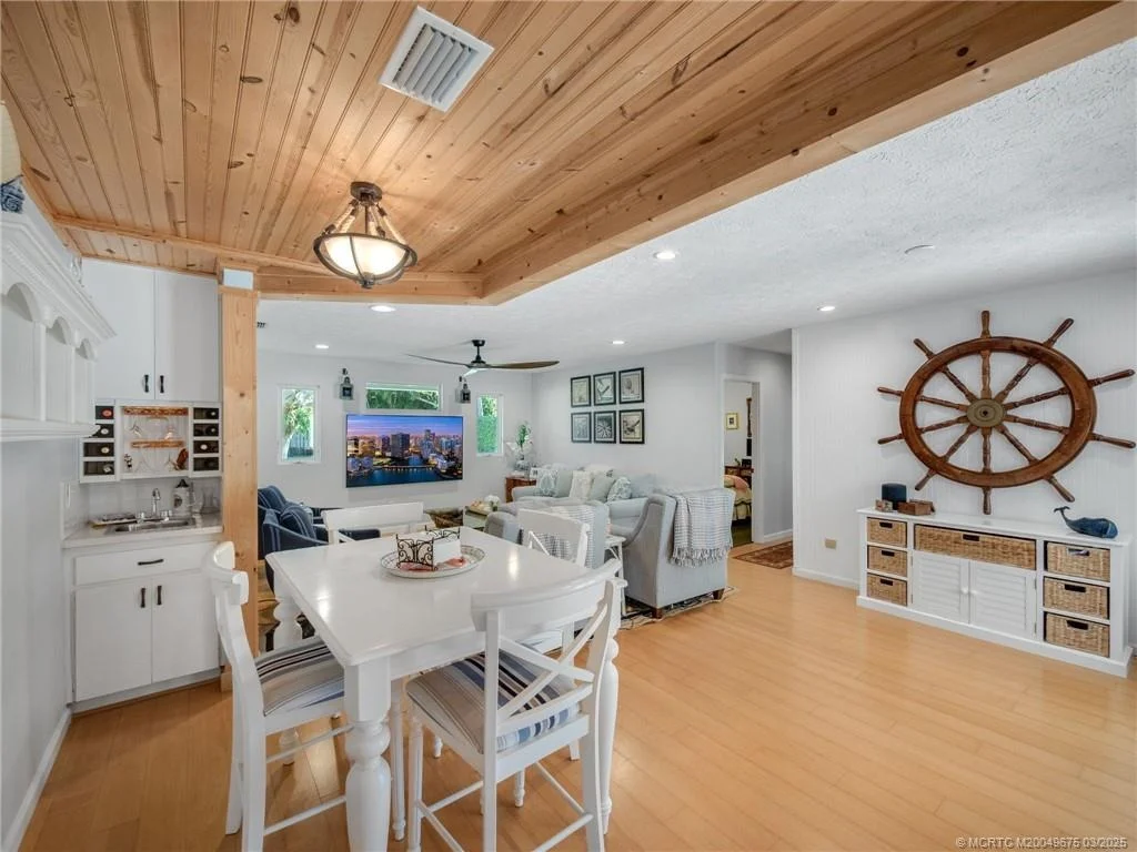 Photo of 1318 SE Riverside Drive