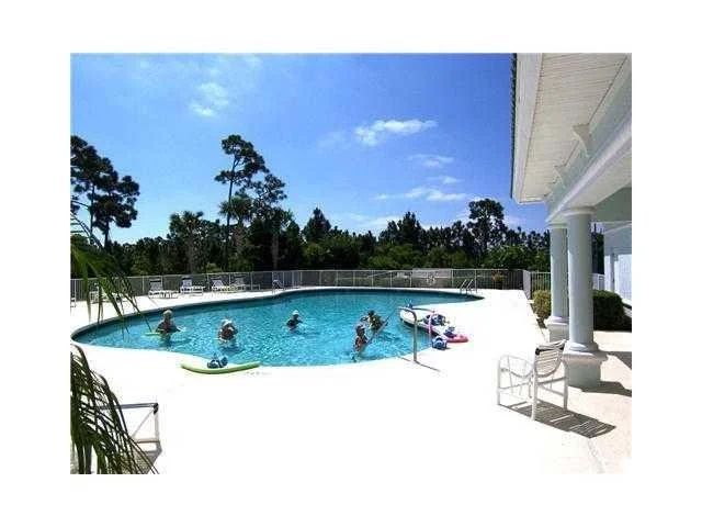 Photo of 491 NW Red Pine Way