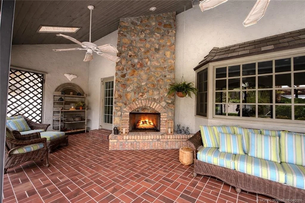 Photo of 10 Pineapple Lane