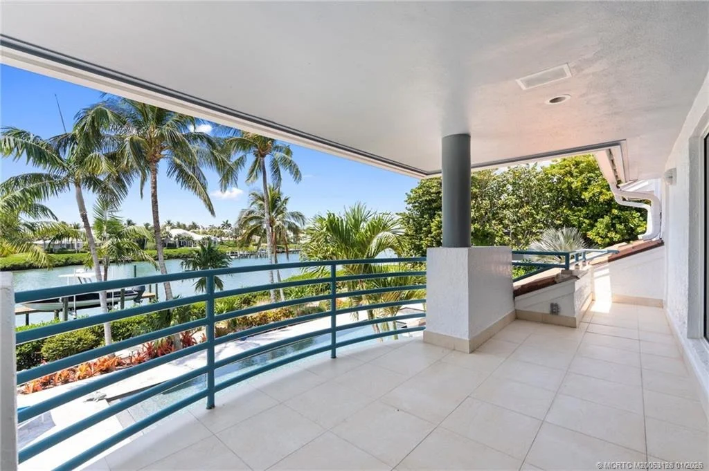 Photo of 6460 SE Harbor Circle