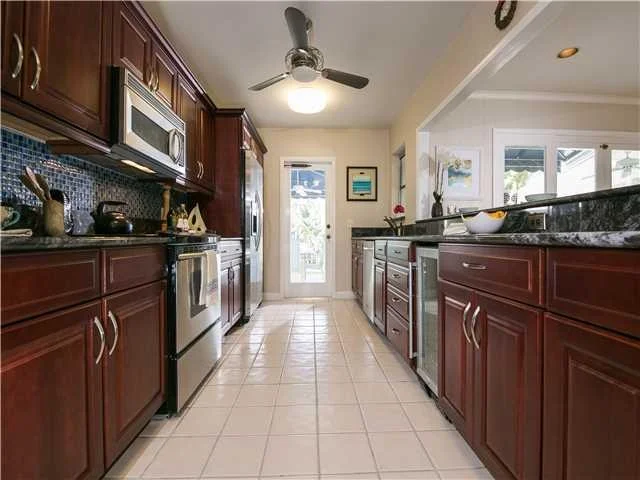Photo of 324 SE Cardinal Way