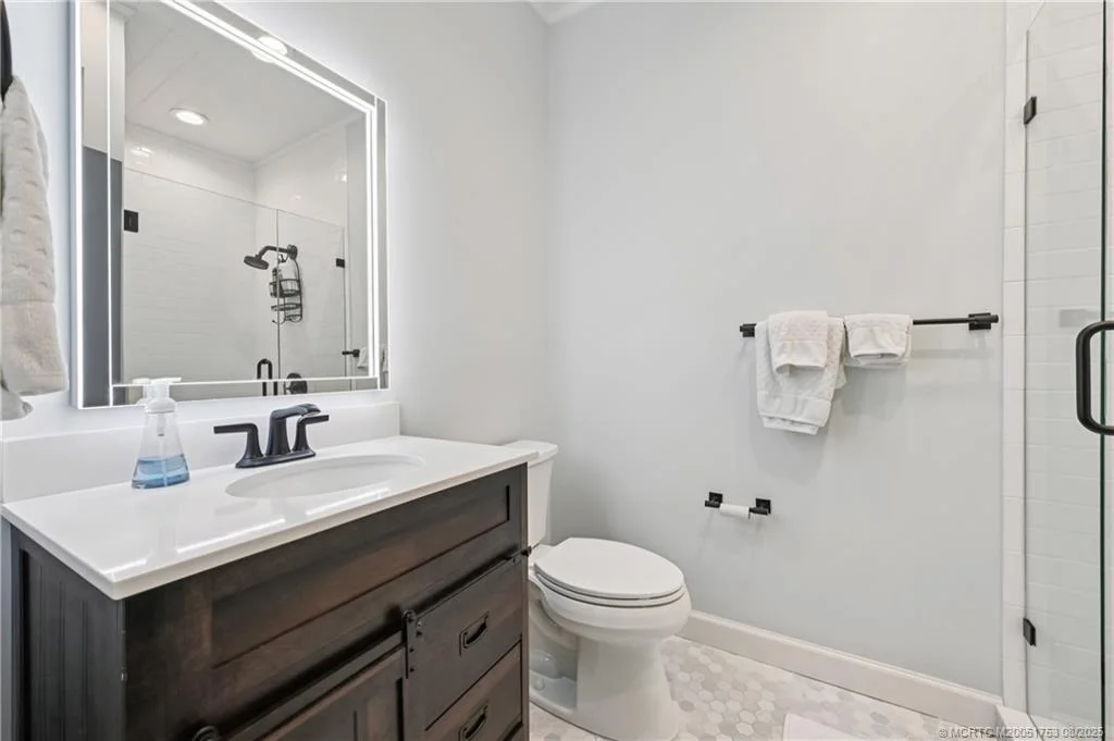 Photo of 200 SE Pelican Drive
