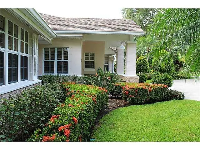 Photo of 1829 NW River Trail