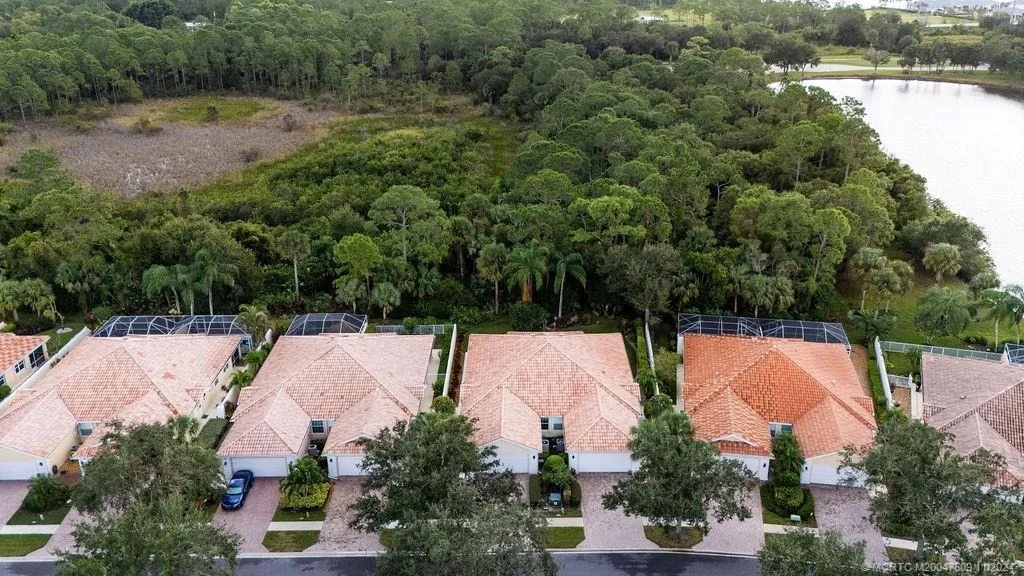 Photo of 900 SW Balmoral Trace