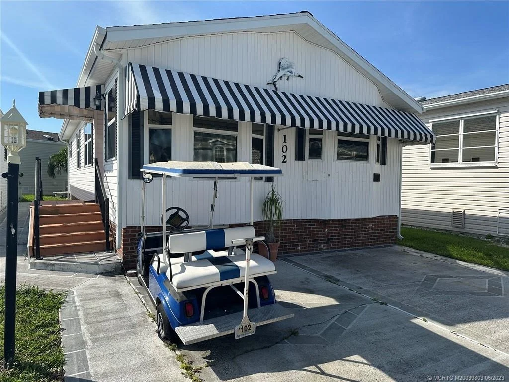 Photo of 102 Nettles Boulevard