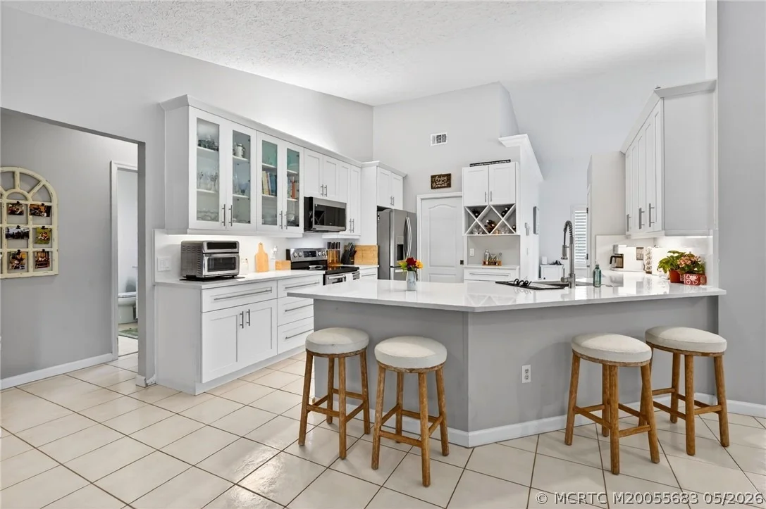 Photo of 671 SE Pin Oak Terrace