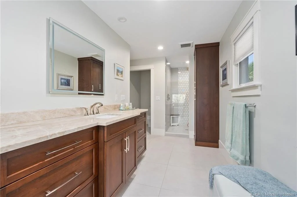 Photo of 6460 SE Harbor Circle