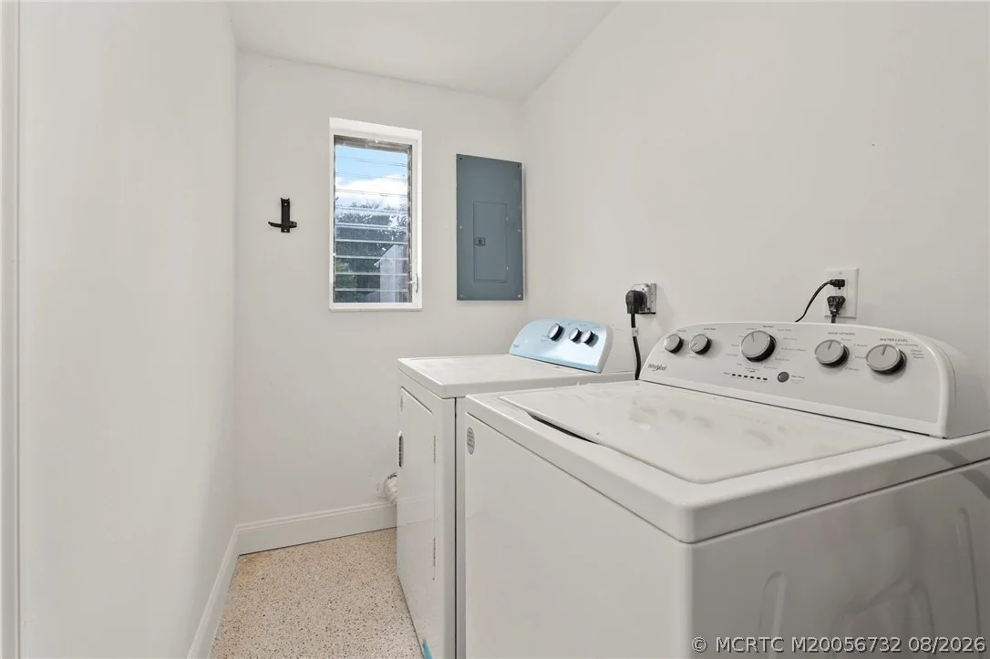 Photo of 30 SW Hideaway Place