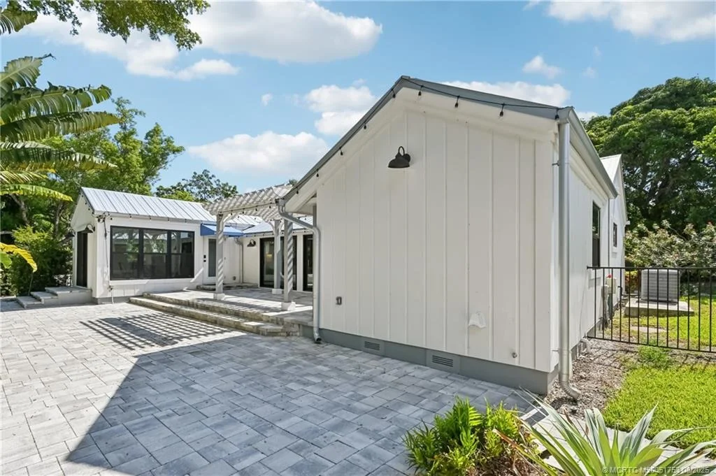 Photo of 200 SE Pelican Drive