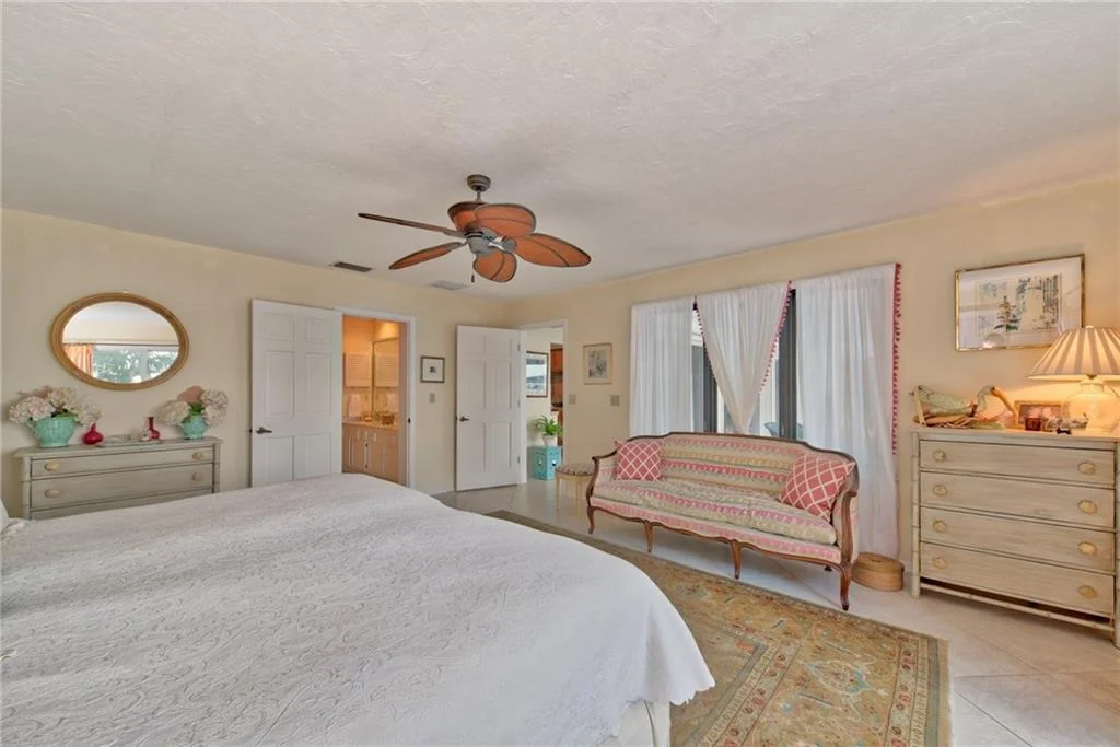 Photo of 611 NW Sunset Drive