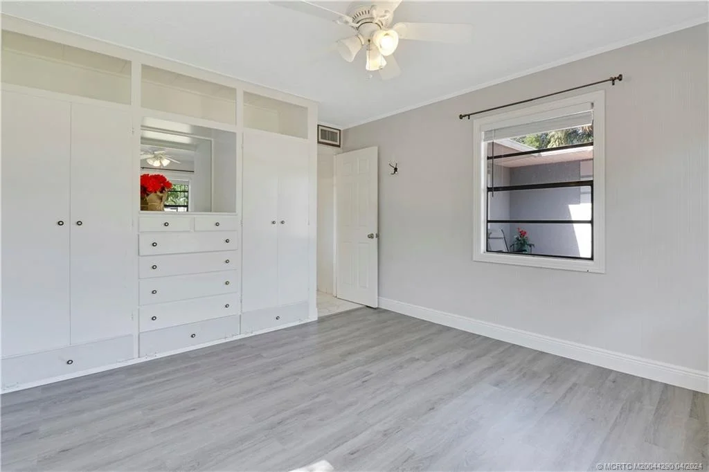 Photo of 327 SW Dyer Drive