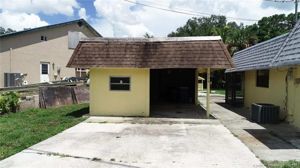 Photo of 700 SW Tanglewood Trail