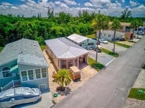 Photo of 2019 Nettles Boulevard