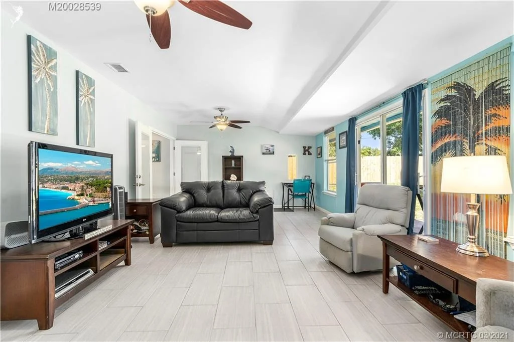 Photo of 953 NW 12th Terrace NW