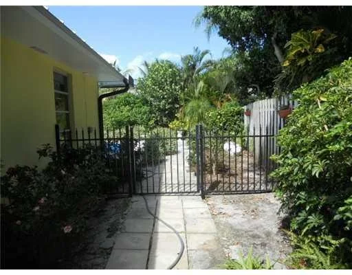 Photo of 122 S SEWALLS POINT Road