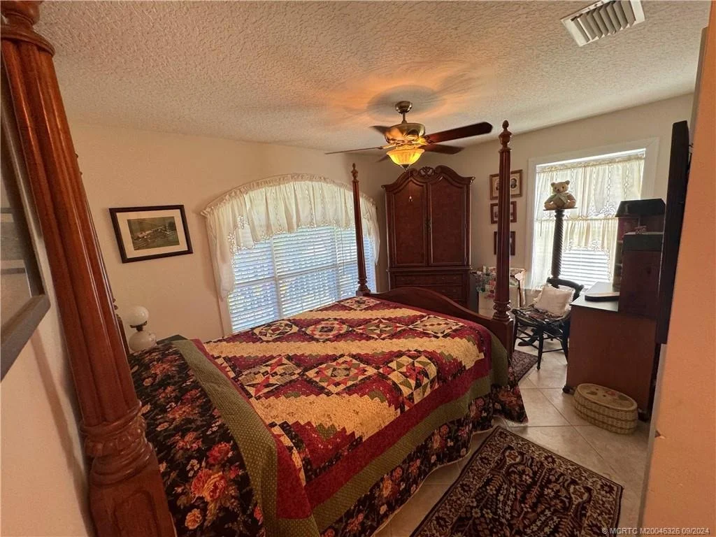 Photo of 4225 SE Centerboard Lane