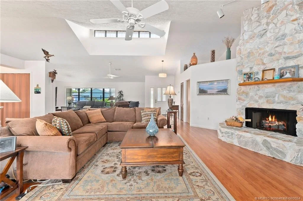 Photo of 919 NE Juniper Place