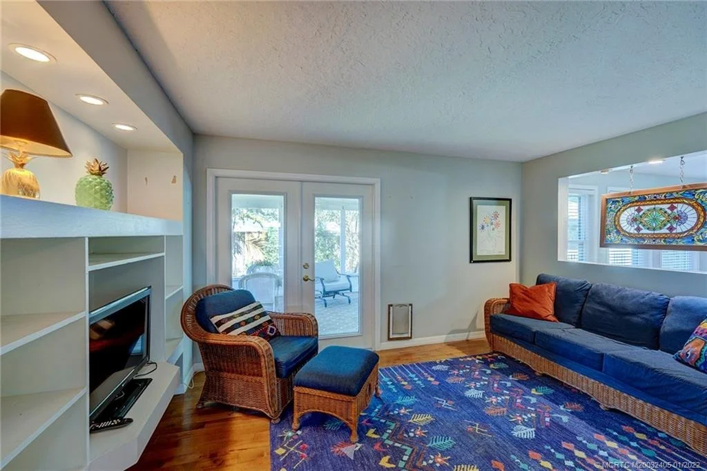 Photo of 338 SW Winnachee Drive