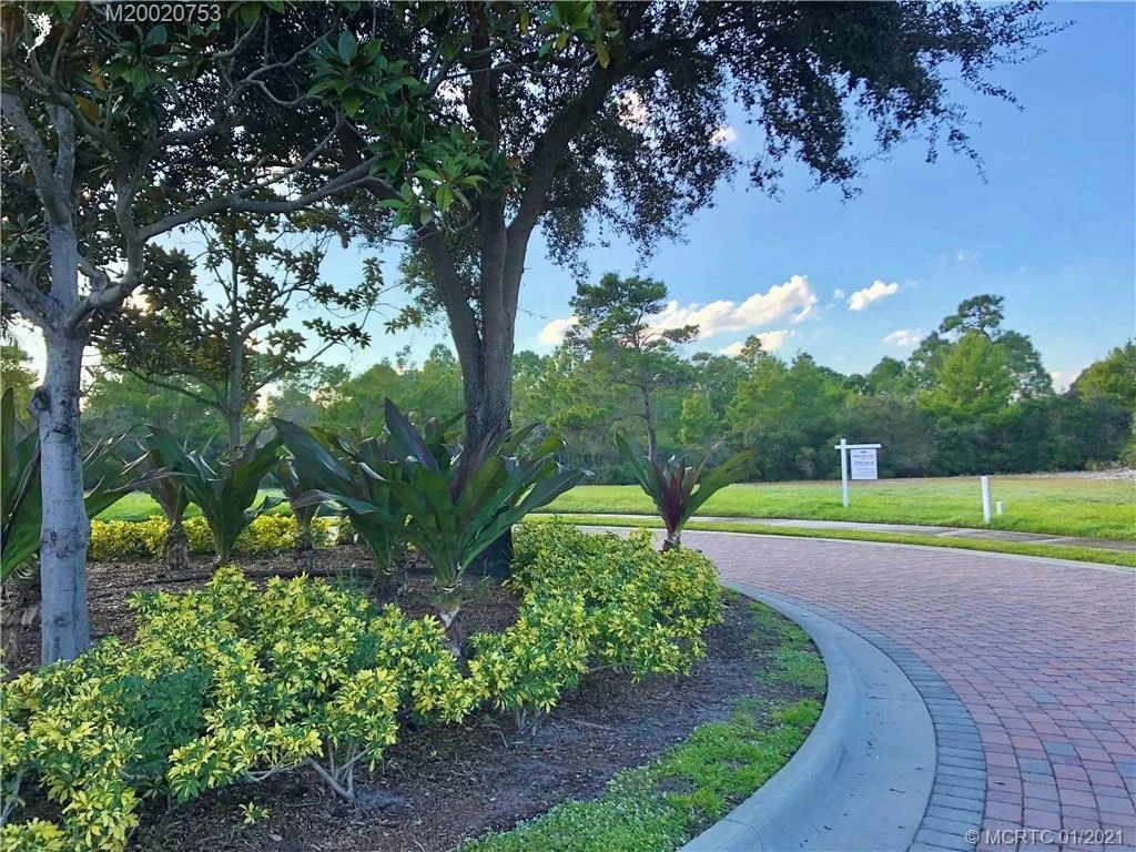 Photo of 1126 NE Post Oak Way