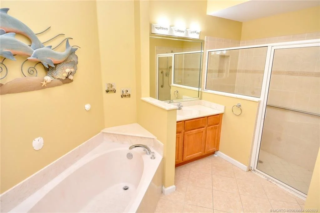 Photo of 730 NW Red Pine Way