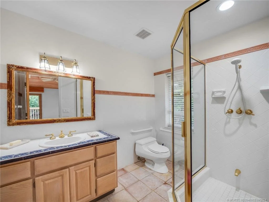 Photo of 1121 SE Macarthur Boulevard